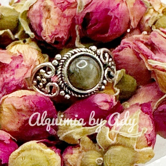 Rainbow Labradorite Victorian silver gem ring - Picture 1 of 6